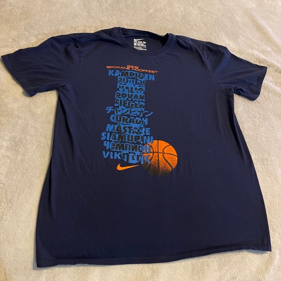 Nike Spokane Hoopfest 2018 Athletic Cut Mens Graphic T Shirt Large Blue Swoosh - Picture 1 of 7